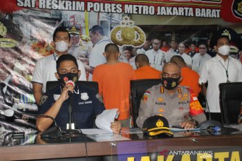 Penyebar video porno patok biaya langganan grup mulai Rp100 ribu