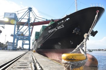 Kapal dengan panjang 160 meter kembali sandar di Pelabuhan Boom Baru