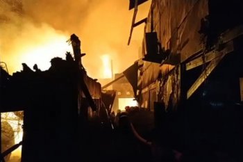 Ratusan warga kehilangan rumah karena kebakaran