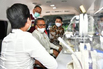 Gubernur Sulsel luncurkan mobil tes usap COVID-19