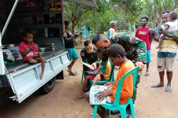 A tale of Indonesian soldiers' care for boosting Papuans' literacy