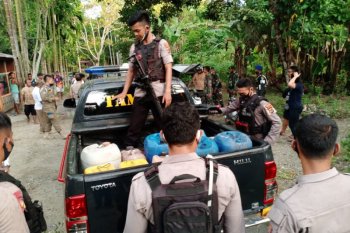 Papua police seize 1,000 liters of liquor in Nabire district