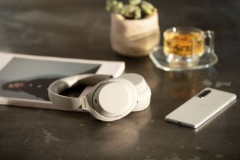 Sony rilis headphone nirkabel dengan "noise cancelling"