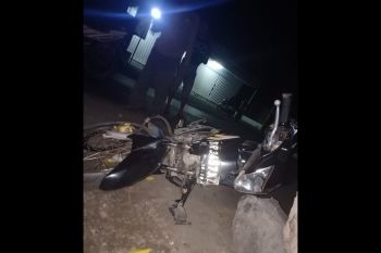 Satu tewas, sepeda motor ditumpangi dua pelajar tabrak warung di pinggir jalan Jerowaru Lotim