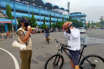 Satpol PP Sleman membagikan 700 masker di kawasan Stadion Maguwoharjo