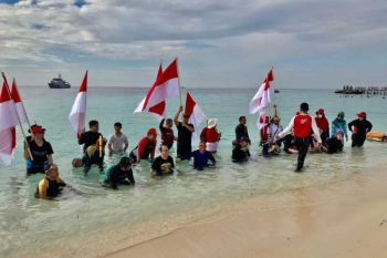 Aktivis lingkungan sambut HUT RI di Pulau Kodingareng Keke