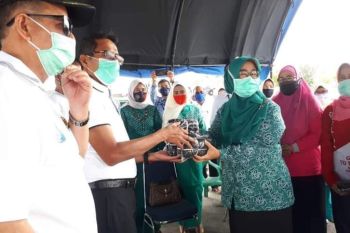 Dalam Gerakan Bersama Pakai Masker di Pantai Padang, ribuan masker dibagikan pada masyarakat