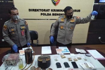 Tersangka penjual emas palsu dinyatakan positif COVID-19