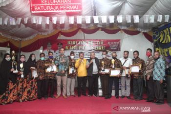 Warga Baturaja isi kemerdekaan  dengan menghias kampung