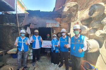 HUT ke-75 RI, PLN Sulselrabar nyalakan listrik serentak ke 75 pelanggan gratis