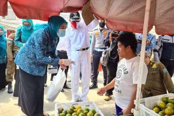 Tim Penggerak PKK OKI keliling pasar lakukan "Gerbrak Masker"
