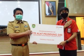 Telkomsel salurkan bantuan APD di Sumatera Selatan