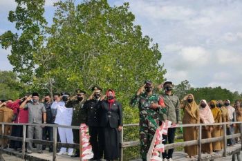 Bupati Bengkalis Riau minta pengembangan wisata mangrove ditingkatkan tarik wisatawan