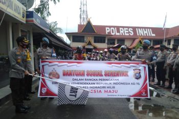 Peringati HUT RI, Polres Inhil serahkan bansos serentak