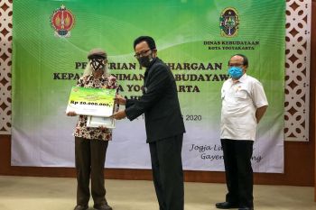 Budayawan dan pelestari BCB dianugerahi penghargaan Kebudayaan Yogyakarta