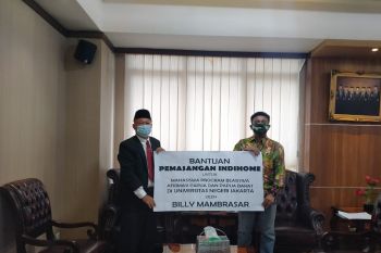 Staf khusus Presiden Billy Mambrasar bagi kuota internet gratis ke mahasiswa Papua di UNJ