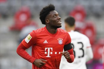 Davies tak digubris Messi saat mau bertukar kostum