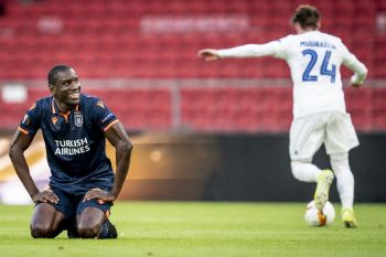 Demba Ba seru sepak bola lawan perlakuan China terhadap Uighur