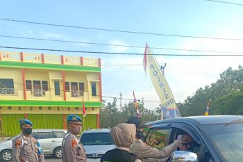 Polres OKU periksa suhu tubuh personel dan pengunjung  di Mapolres