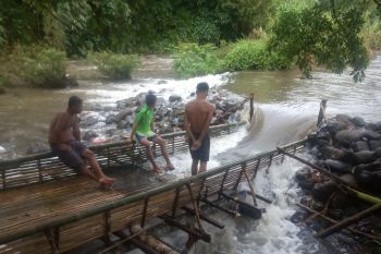 In modern era, residents in Parik Agam still preserve "sukam" fishing gear
