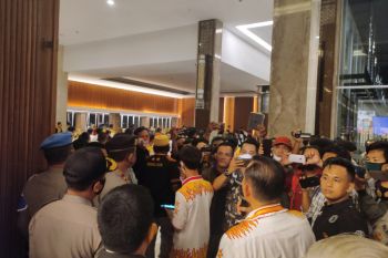 Rapat Pleno hasil verifikasi faktual bakal calon perseorangan ricuh