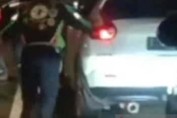 Polisi imbau pihak yang dirugikan pengemudi mobil yang halangi ambulans melapor