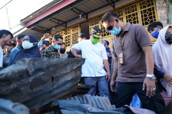 Wagub Sulsel serahkan bantuan kepada korban kebakaran di Makassar