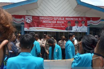 Mahasiswa Kepri demo tolak TKA Tiongkok di dua wilayah