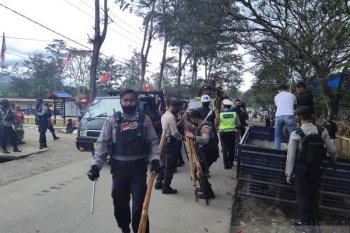 Polres Jayawijaya sita puluhan senjata tradisional milik warga
