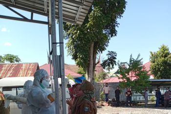 Antisipasi penyebaran COVID-19, 126 orang warga Pasaman Barat jalani tes usap