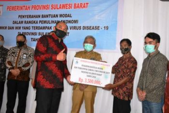 286 UMKM-IKM terima bantuan dana COVID-19 dari Gubernur Sulbar