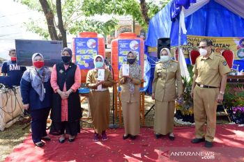 Kemenkes salurkan bantuan "thermogun" cegah COVID-19 di Makassar