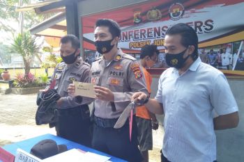 Mabuk tuak bareng tapi baperan, pria ini tebas temannya hingga lengan nyaris putus
