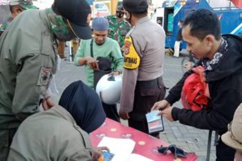 Polisi tindak pengendara di Makassar yang tidak memakai masker