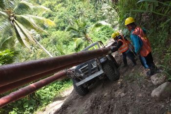 PT PLN Suluttenggo terangi ratusan keluarga di pedesaan