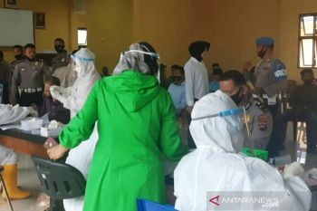 Seluruh personel Polres Solok Selatan lakukan tes usap