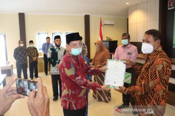 Kemenag terbitkan lima sertifikat halal untuk pelaku usaha di Sulteng