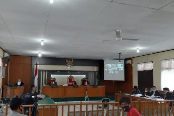 Misteri buku pink dan uang di balik lemari Amril Mukminin