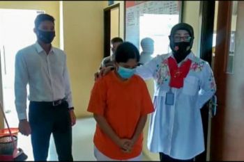 Gara-gara ditagih utang Rp50 ribu, perempuan ini aniaya tiga pria pakai silet hingga luka parah