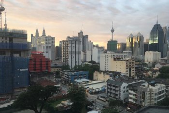 Malaysia izinkan  kedai buka hingga jam 12 malam