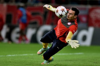 Real Valladolid merekrut kiper Roberto Jimenez