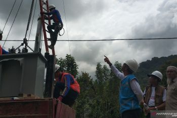 Dua dusun di Kabupaten Maros kini teraliri listrik PLN