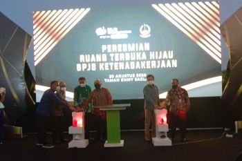 Taman Emy Saelan bisa menjadi pelengkap keindahan Masjid 99 Kubah di CPI Makassar