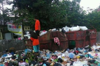 DLH Padang temukan masih banyak warga buang sampah sembarangan
