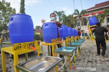 104 masjid di Padang terima bantuan alat cuci tangan portabel