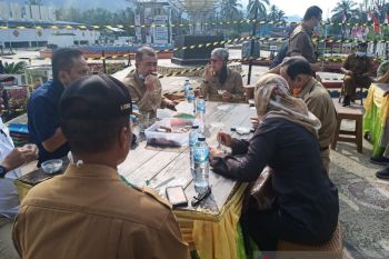 Wagub kunjungi kuliner Logas Muaro Sijunjung, minum kopi dan makan kue talam
