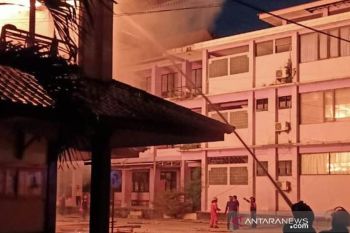 Kampus STISIPOL Palu terbakar malam ini