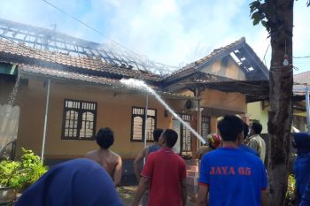 Si jago merah lalap rumah pegawai Baznas Lotim sampai ludes (Video)