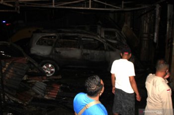 Showroom mobil dan motor di Kupang terbakar disertai ledakan