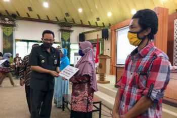 100 PKH graduasi di Yogyakarta meterima bantuan modal